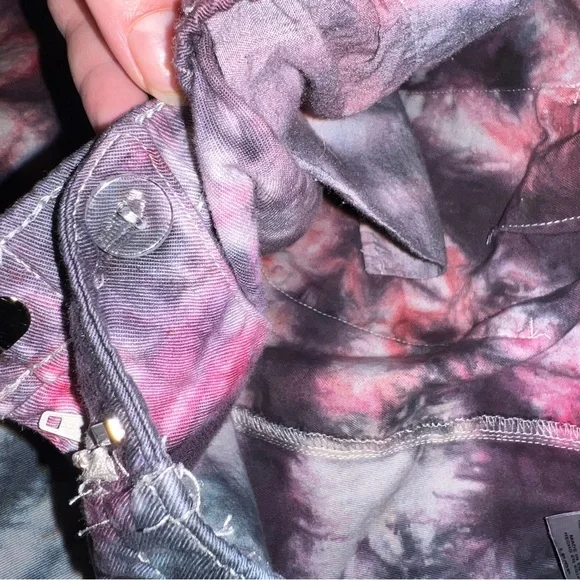 LAST CALL Classic Elements Red Black Tie Dye Cargo Capri Shorts Size L Petite - Picture 5 of 11